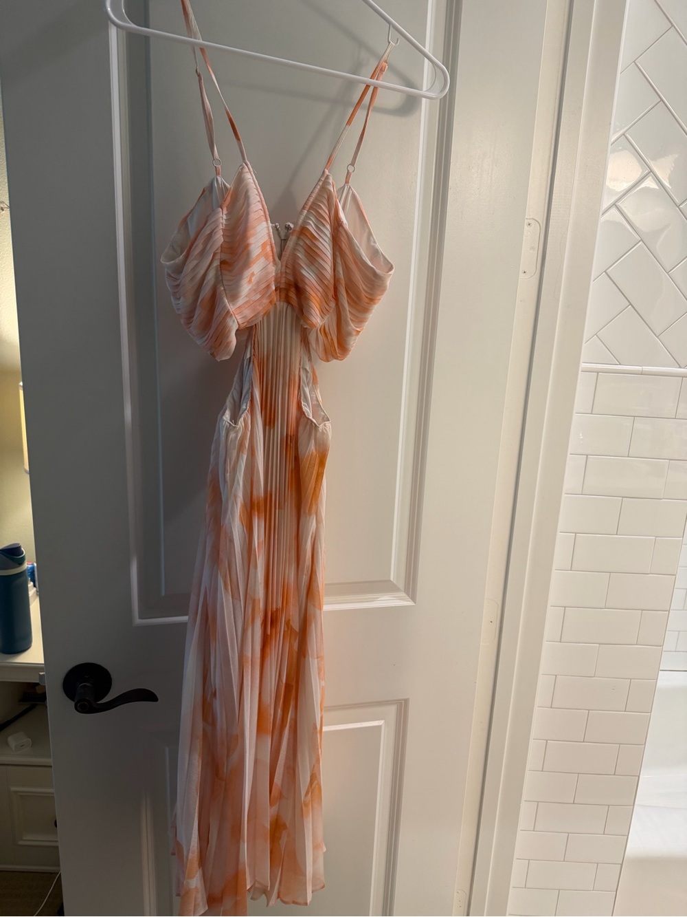 Express Peach-White Tie-Dye Pleated Maxi Dress with Spaghetti Straps